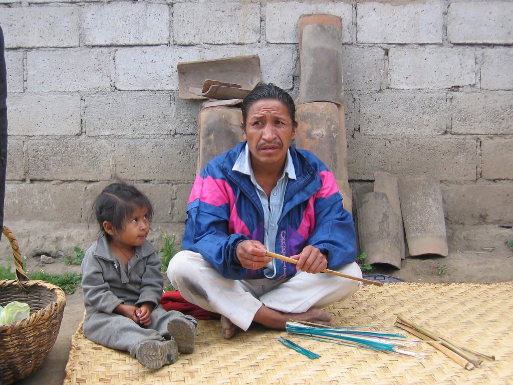 04-Handicraft, he is making reet boxes, 12 inside each other like the Russian Baboeskas.jpg - Handicraft, he is making reet boxes, 12 inside each other like the Russian Baboeskas